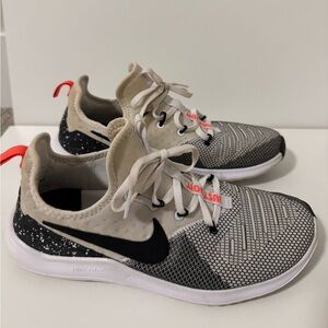 Nike Free TR 8 Women’s Size 9.5 White Black Total Crimson 942888-101, EUC